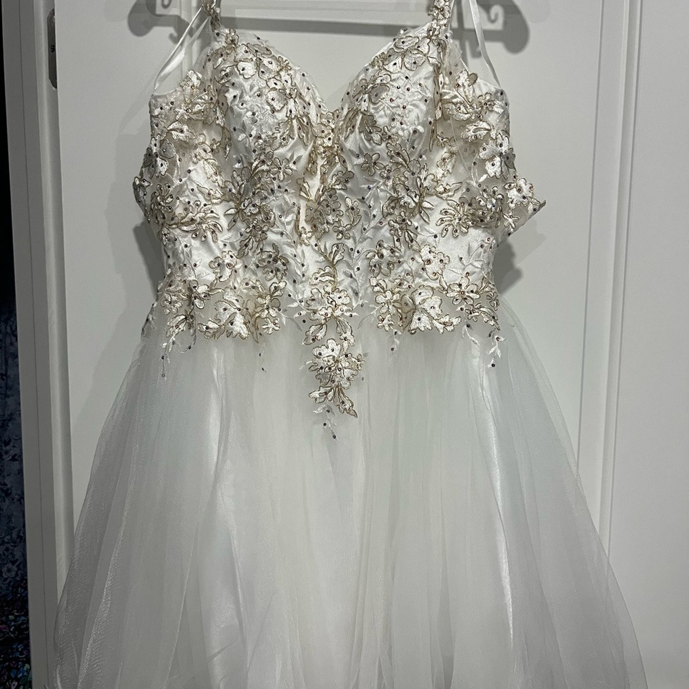 Silver and White Sleeveless Sweetheart Wedding Gown